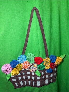 Vintage 70’s dress Handcrafted Floral Basket appliqué on‎ muumuu in Green C5